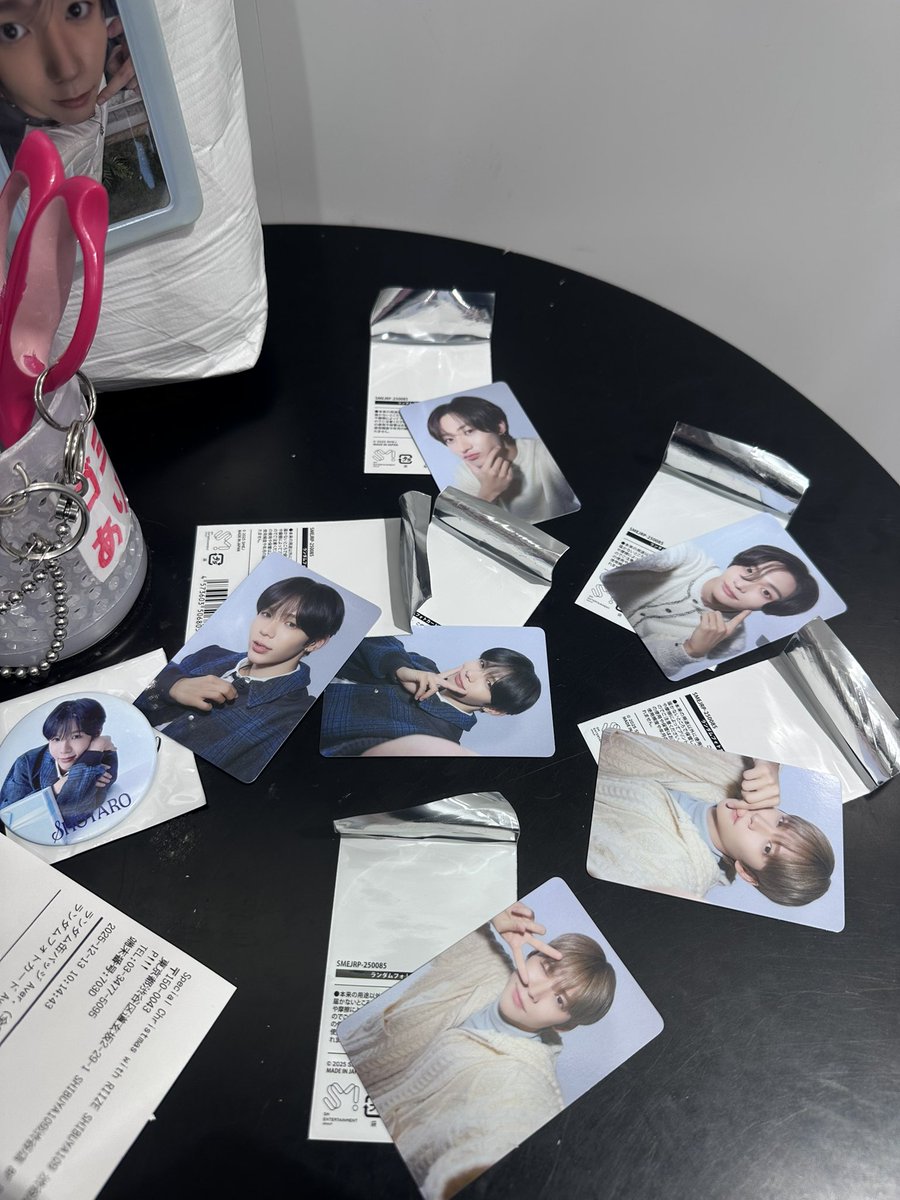 rrntscr's tweet photo. RIIZE 渋谷POPUP 交換

【譲】画像のもの

【求】同種ソンチャン

12/13.14ミューバンまたは東京ドーム2/21〜23手渡し交換

お気軽にご連絡ください🎶 https://t.co/gRPRXJ78rH