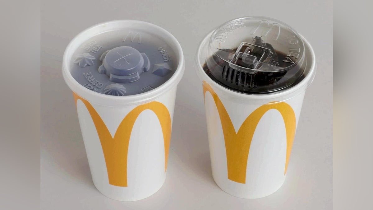 McDonald マクドナルド　ストローディスペンサー マクドナルドのストローが廃止になり 口飲みになった容器を使った感想