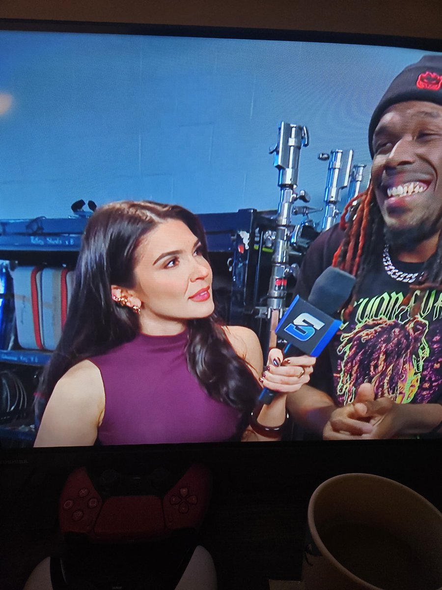 RDS_Harry's tweet photo. The beautiful @catherinekelley blessing our screens 🙏❤️ #SmackDown https://t.co/h0OPmSsGYl