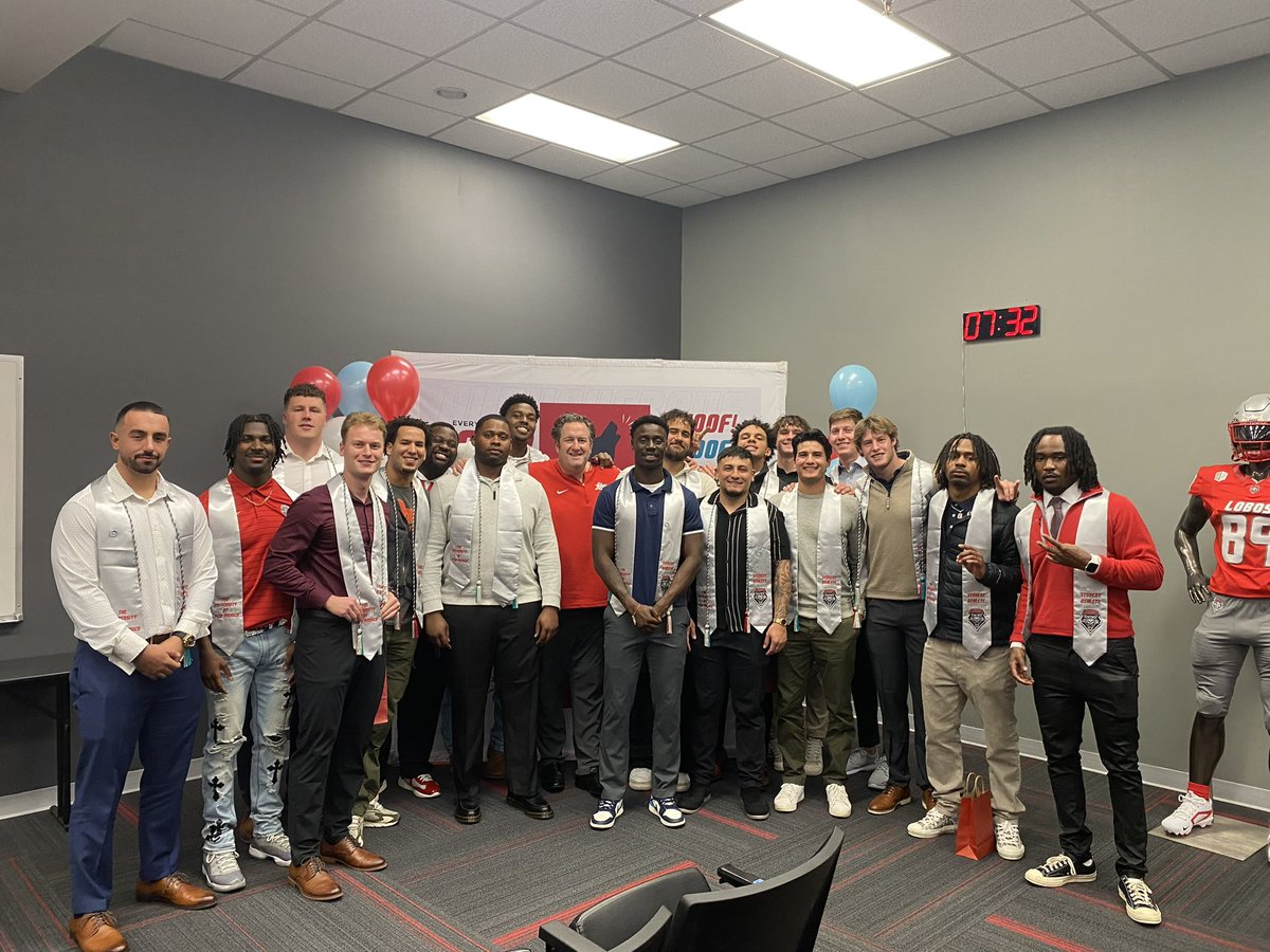 Proud of our <a href="/UNMLoboFB/">New Mexico Football</a> mid-year graduates! The world is theirs! Still have some unfinished business though!
#BosUp 🐺⬆️