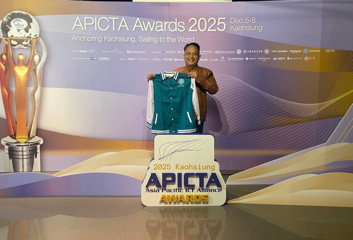 Karena gak boleh membawa atribut dan bendera. Jaket saja juga oke lah. 2026 di indonesia. Semoga juara lagi. Aamiin

2023 Hongkong ✅ Merit 
2024 Brunei ❌ gak ikut
2025 ROC ✅ Winner
2026 Indonesia ….. ✅ (insya allah)

Yuk mahasiswa saya merapat, Sekali2 kalian angkat piala