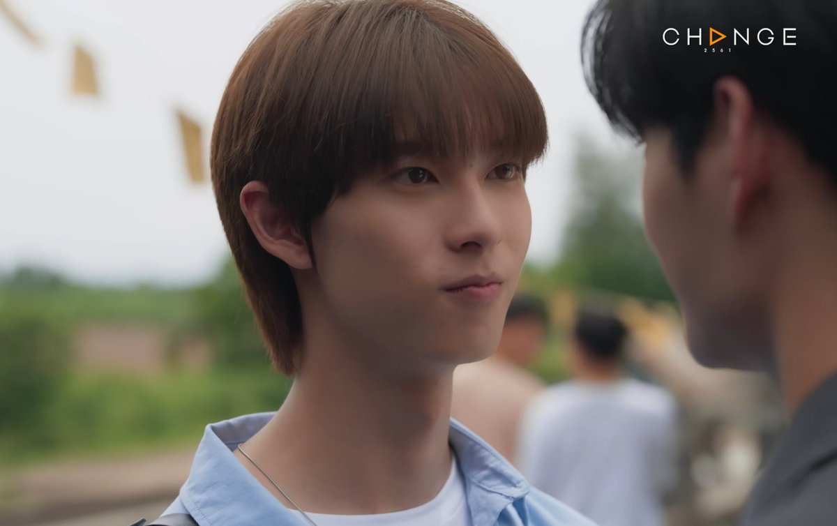 carp_officia646's tweet image. I love this romantic scene. Amidst their intense investigation, the loving gaze that #pavelphoom as Singha gives toward Thup is so beautiful. The reassurance Thup gives while gently shaking his head is just so cute too  #ppoohkt 

SINGSA LATAI EP7
#ส...