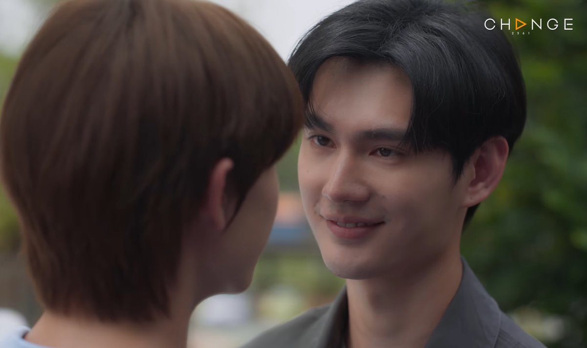 carp_officia646's tweet image. I love this romantic scene. Amidst their intense investigation, the loving gaze that #pavelphoom as Singha gives toward Thup is so beautiful. The reassurance Thup gives while gently shaking his head is just so cute too  #ppoohkt 

SINGSA LATAI EP7
#ส...