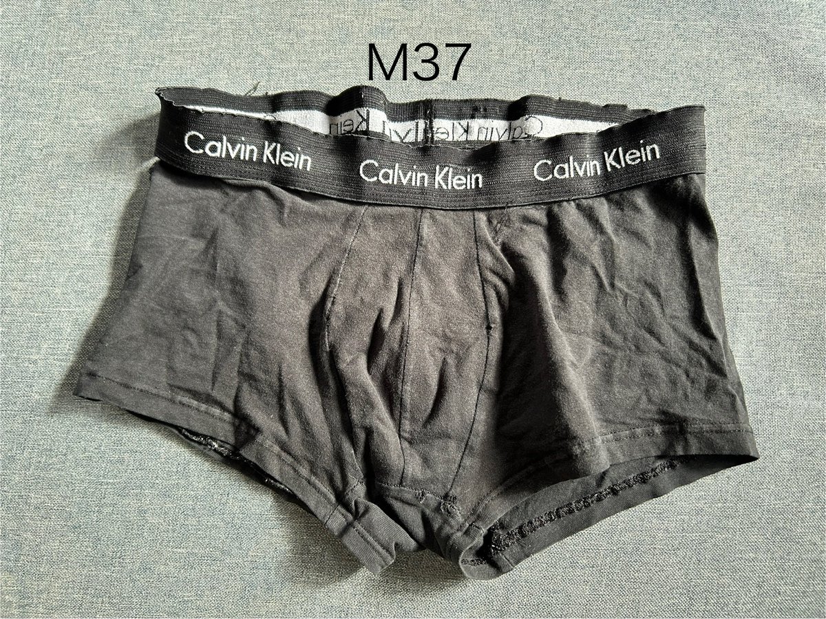 お気に入りのカルバン
かなり履いたのでそろそろ放出

#サッカーパンツ　#ボクサーパンツ　#サッカー男子　#男子大学生　#スポーツ　#フェチ　#汗臭い　#競技パンツ　#使用済み　#使用済みパンツ　#パンツ　#部活　#ノンケ　#ピチピチ　#アンダーシャツ　#インナー　#部室　#男臭い