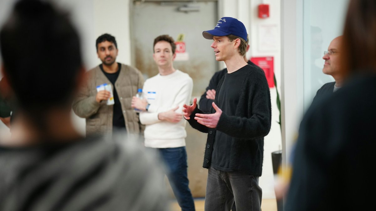 Everything Marketplaces(@marketplaceshq) 커뮤니티를 위해 2025년 결산 자료를 정리하면서 올해가 얼마나 정신없는 한 해였는지 새삼 느끼고 있습니다.
저희는 2,800명 이상의 회