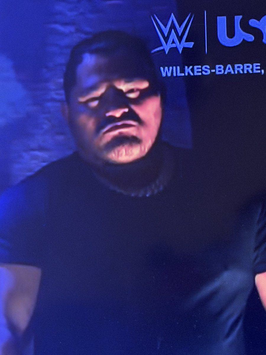 spotupgod's tweet photo. #SmackDown https://t.co/s2RGtyzAr1