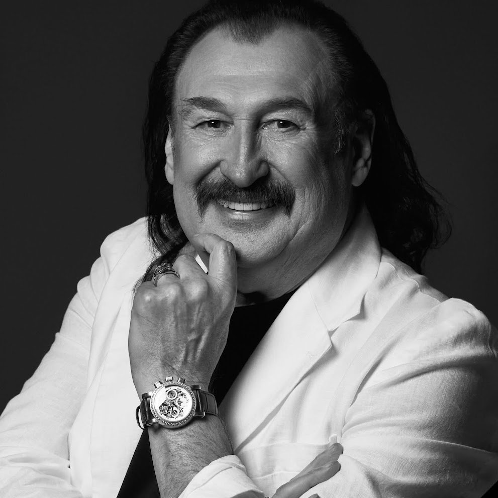 RIP талановитий земляче. Ти пішов на піку слави й популярності. 

На могилі моїй посадіть молоду яворину,
І не плачте за мною, за мною заплаче рідня.
Я любив вас усіх, та найбільше любив Україну,
Певно, в цьому і є та найважча провина моя.