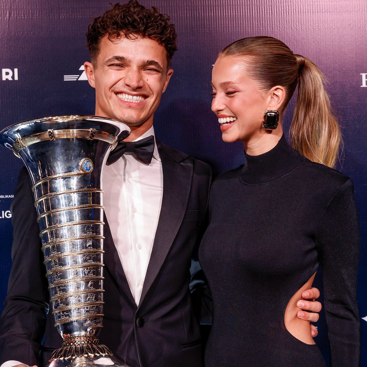 theverstappn's tweet image. pray 🙏                            ugly 🏚
educated 📚                  hoe 🚂
employed 💰                 broke ☹️
clean 🧼                          stinky 🤢
faithful 😇                      cheater 💔