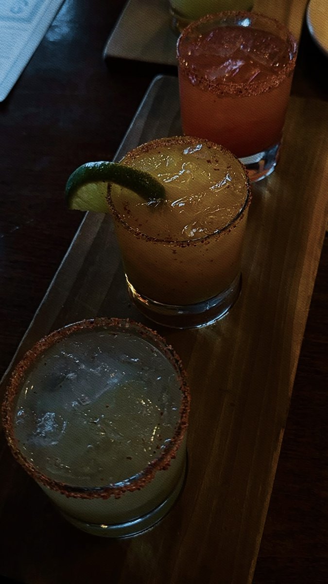 D. (deslog) (@aintskyes) on Twitter photo 