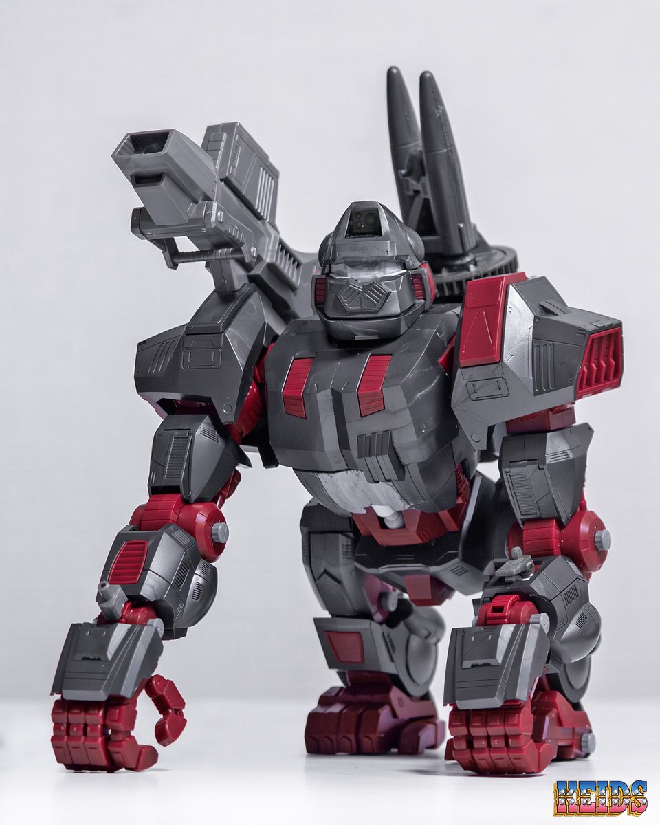 リアライズモデル】 電動版でおなじみのポーズをとらせたら、巨大感が