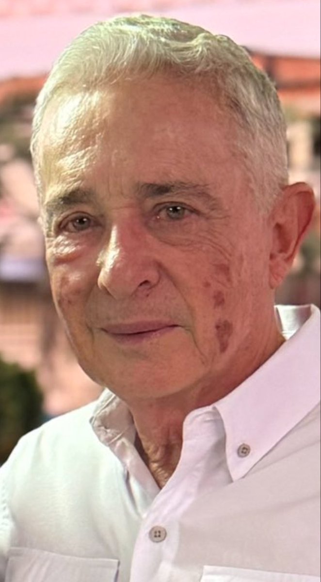 No está podrido solo por dentro sino también por fuera.