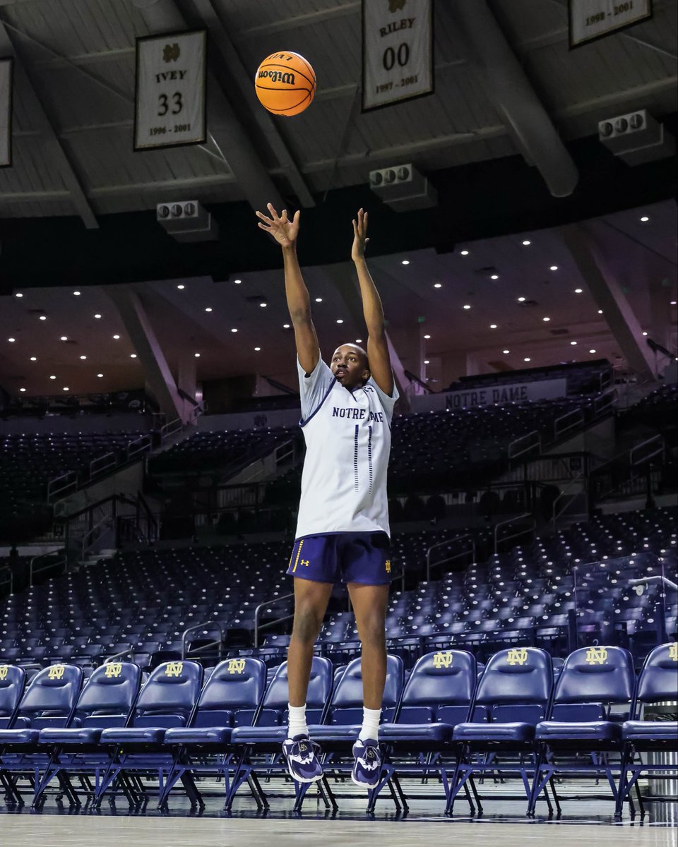 NDmbb's tweet image. from the gridiron to the hardwood 💪

first practice for #24 Mark Zackery IV!

#GoIrish☘️