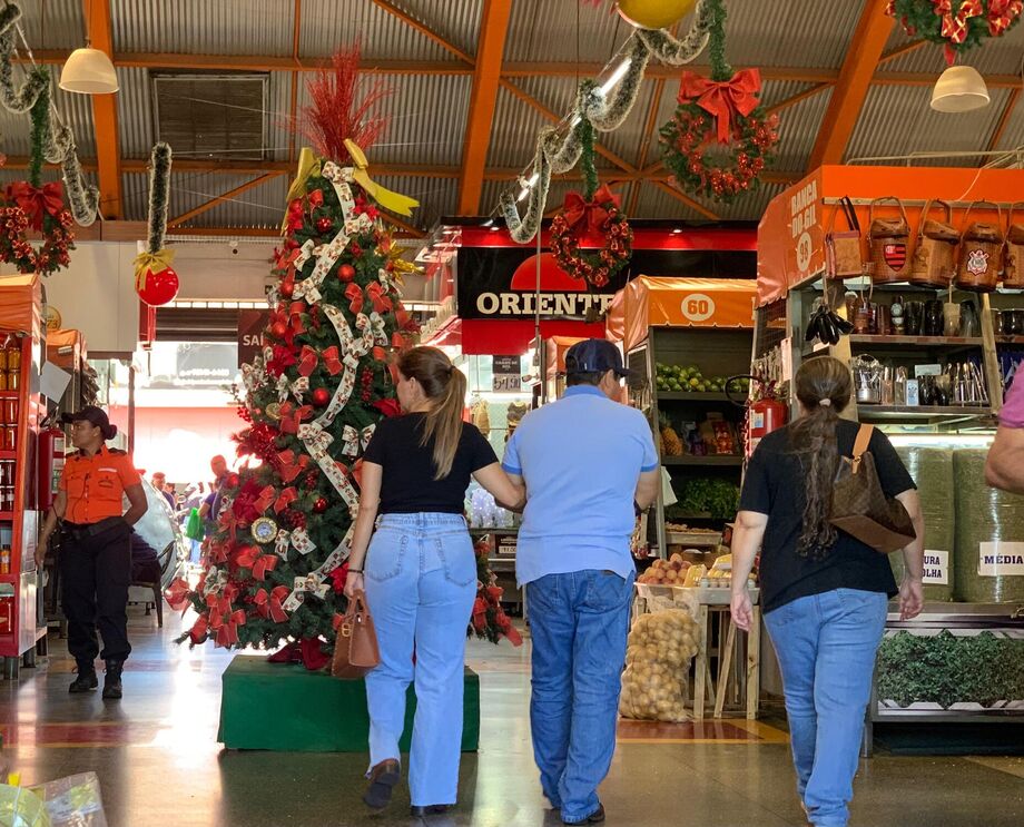 acriticadecg's tweet photo. 🎄 Natal movimenta Mercado Municipal e une espírito natalino com culinária típica. https://t.co/QFGfwwOg8E https://t.co/uJiIps4nOA