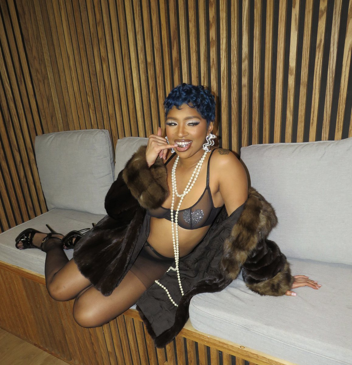 Blackkqueen___'s tweet photo. No edit 🤩 #BDAYQUEEN https://t.co/zNQLNT3poD