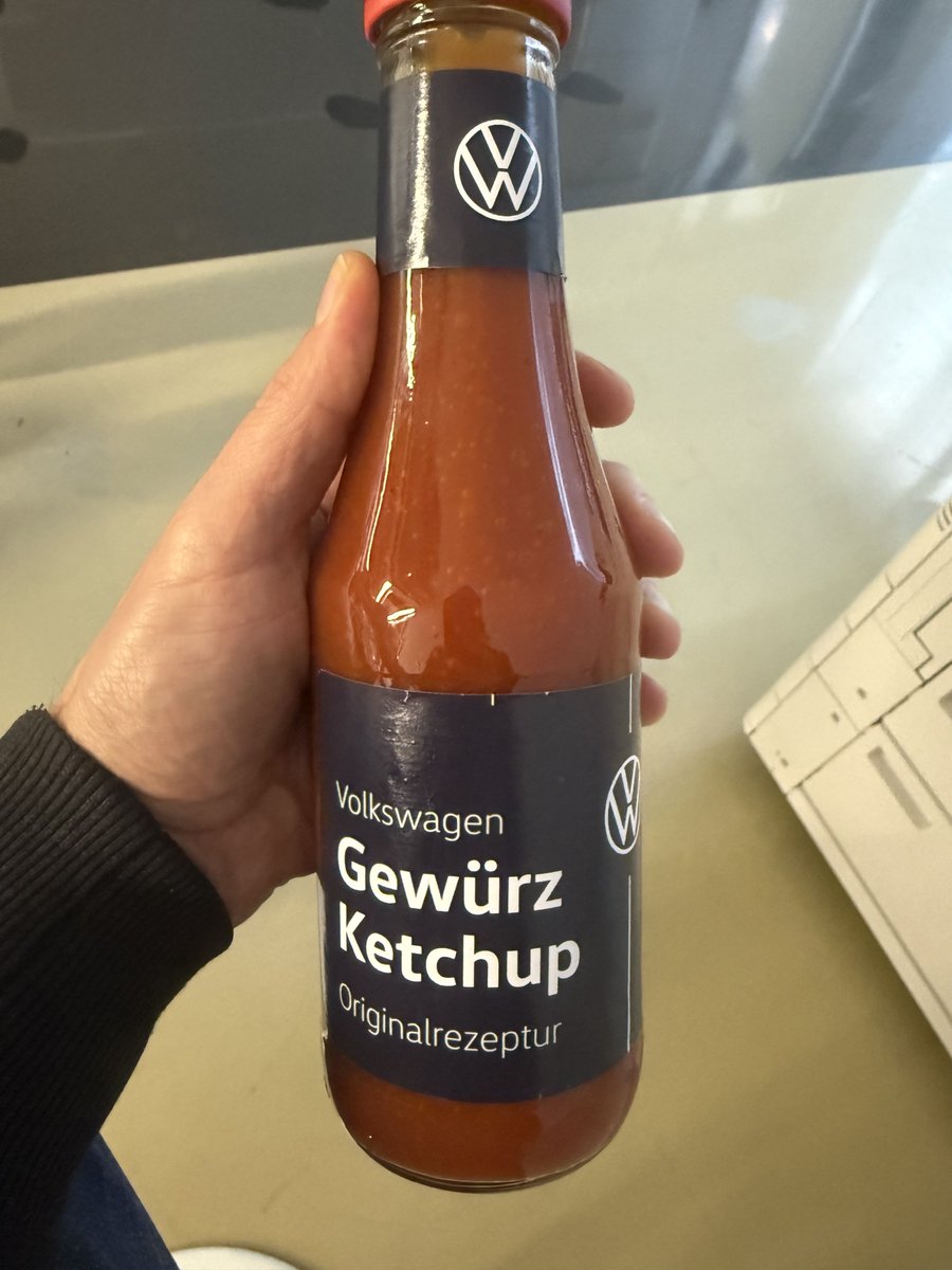 Диверсификация производства. 
Машины хорошо, но можно и сосиски с кетчупом продавать