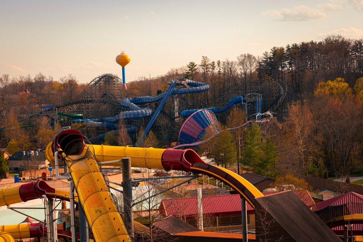 HolidayWorld's tweet image. Even in the off-season, Splashin’ Safari is looking as beautiful as ever. 💙The water may be quiet, but we’re dreaming of warmer days and big splashes! 🌞🌊
#HolidayWorld #WaterPark #WaterSlide #WaterCoaster #Summer
