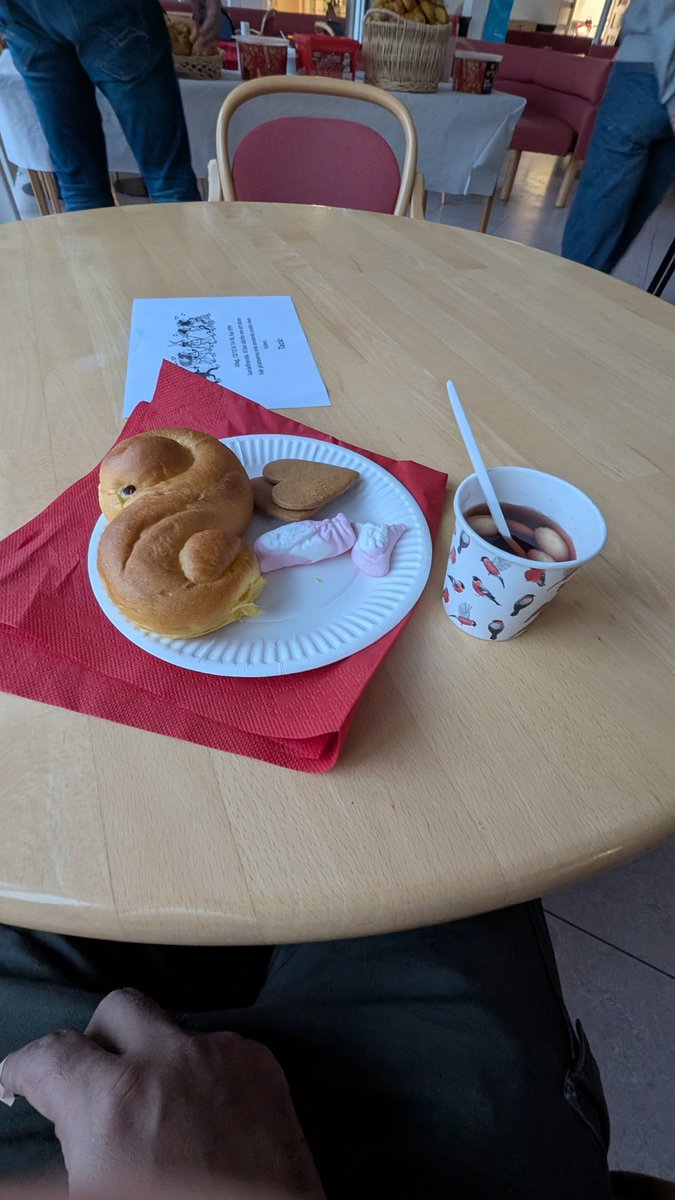 itsdranand's tweet photo. Yet another day of celebrating #Lucia with #Lussebullar, #pepparkakor, and #glögg at #linköpinguniversity #liu  🍰❤️❤️❤️. Embracing Swedish traditions and making memories for upcoming #Christmas! #Sweden #LuciaCelebration 🇸🇪
#MerryChristmasJustin https://t.co/jpEspCIXqo