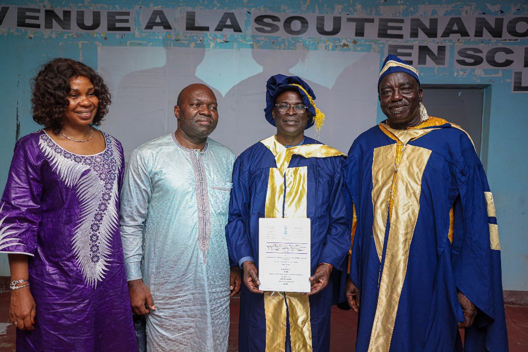 CRTV_web's tweet image. Soutenance de thèse de Doctorat Ph.D ce 12 décembre à l’Université de Maroua. Les travaux de M. Michel Boukar ont porté sur l'optimisation des systèmes de séchage #solaire indirect en utilisant des ressources géologiques locales.