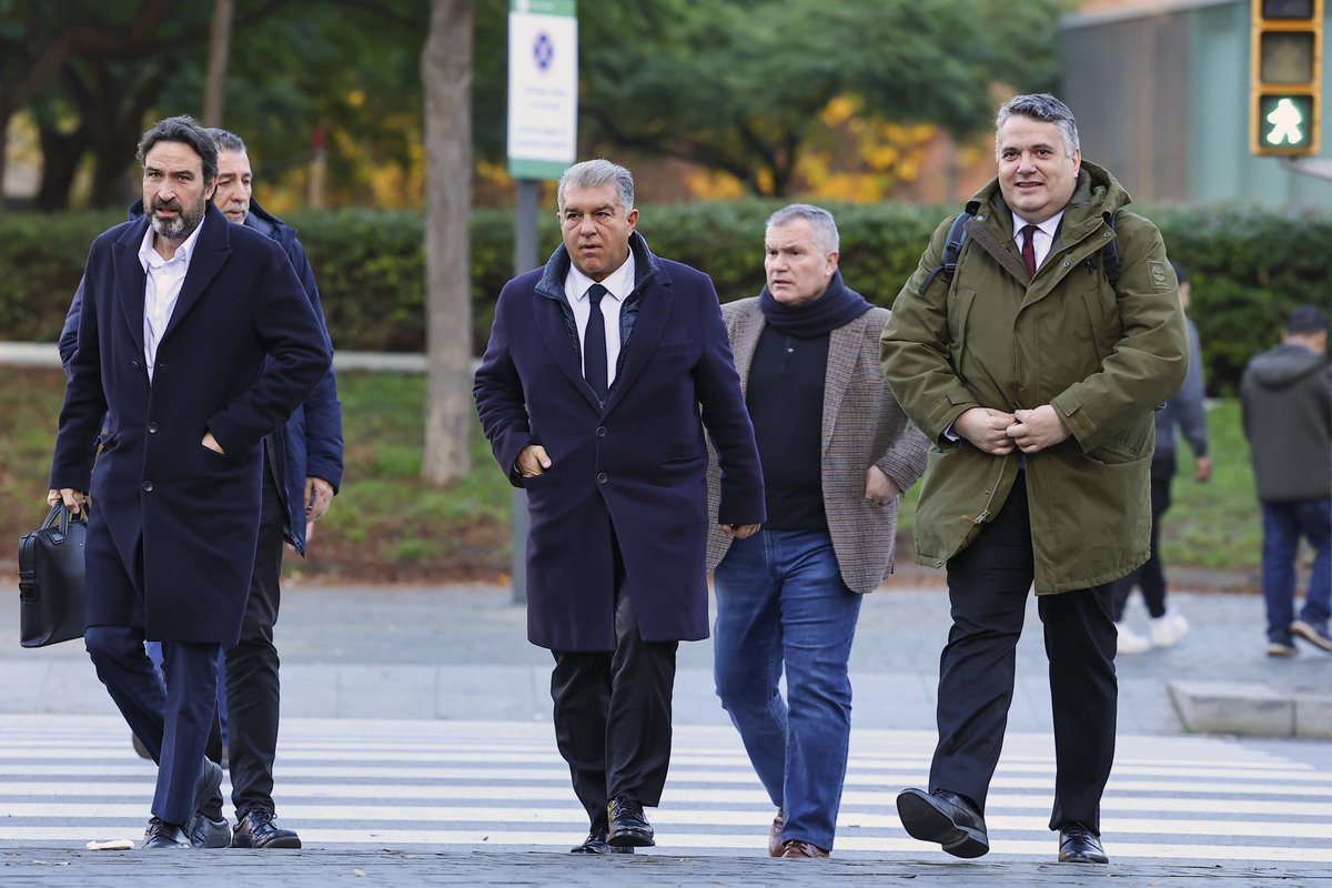 MARCA | محامي من طرف نادي ريال مدريد شارك اليوم في التحقيق بقضية نيغريرا وسأل لابورتا عن فاتورة تعود إلى عام 2005، لابورتا قال بأنه لا يتذكرها

أصرّ المحامي على السؤال، لكن القاضية لم تسمح له بمتابعة الاستجواب 

محامي رابطة الدوري الإسباني لم يطرح أي أسئلة