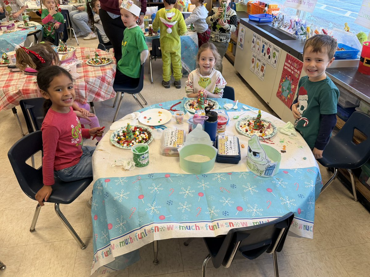 Ms. Lyons tweet media