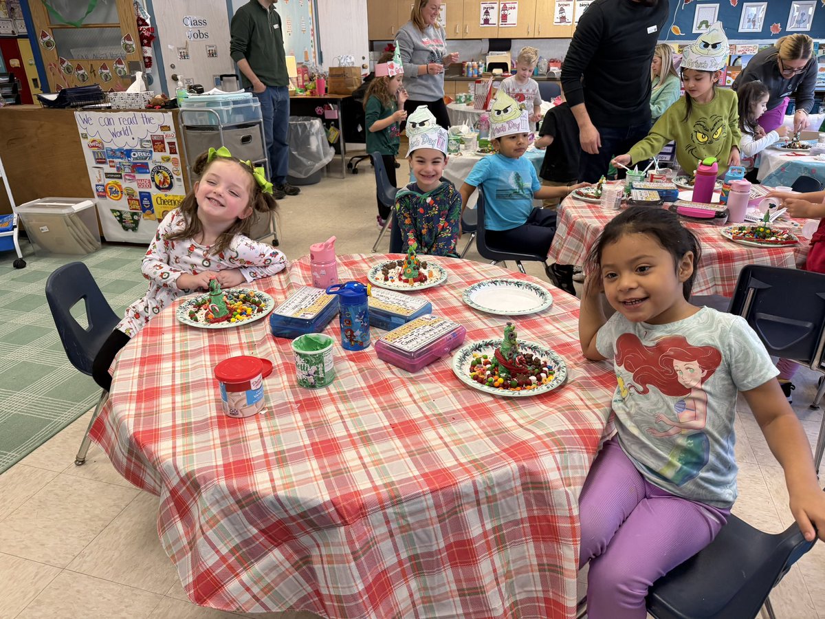 Ms. Lyons tweet media