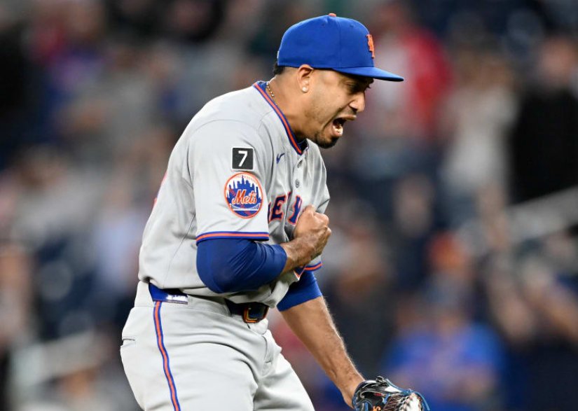 En su carrera como lanzador de #MLB, Edwin Díaz enfrentó a 12 bateadores de su actual equipo, Dodgers.

Sus rivales acumularon 60 VB y solo le conectaron 10 hits, de ellos cuatro jonrones, dos de Max Muncy y uno de Freeman y Betts.

Datazo: Ohtani no le dio hits en 6 VB

📸 <a href="/MLB/">MLB</a>