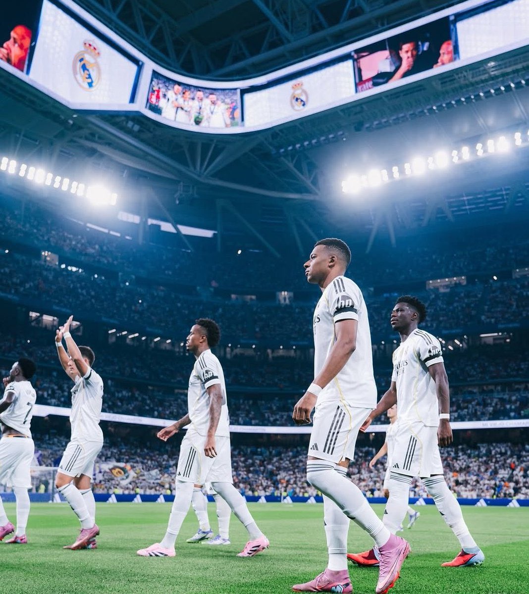 🚨🚨🚨🚨🚨🚨 عاجل — رومان مـولينا:

تشابي ألونسو قرر تقديم تنازلات كبيرة لـ اللاعبين بعد شكواهم المستمرة من عمله! 🤯💣

تشابي محبوب من جزء كبير من اللاعبين بسبب معرفته وقدراته ولكن قدّم تنازلات كبيرة: 

• خفّض مدة الجلسات الفنية

• تقرب من بعض اللاعبين

• بات أكثر إيجابية