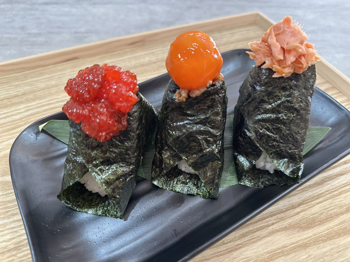 おにぎり寿はこんな感じで作っております。
寿はお休み頂いて。今日はグリーンの27周年イベント
沢山の素敵なゲスト様が来てくれて
MCも今年舞台の主役の碕くん
みなさんほんと心から素敵な人ばかり
カラオケ屋さんも深夜まで色々直したり。。
当日券もまだございます
宜しくお願い致します🙇