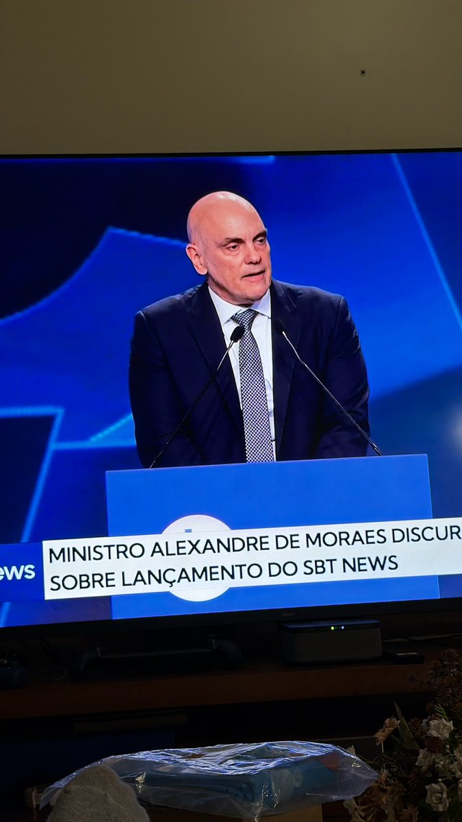 wyllians's tweet photo. #Ranço #SBTNews https://t.co/nqRPmyHcg0