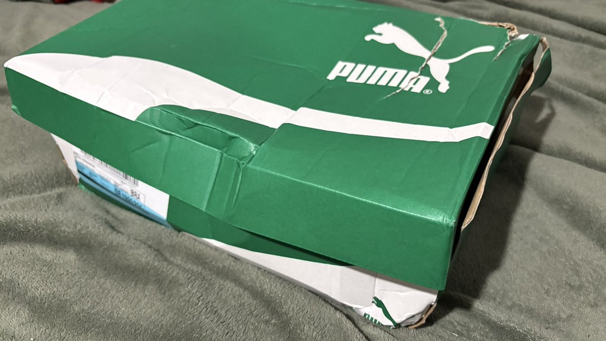 jhoowjo's tweet photo. Primeira vez comprando na @pumabrasil e amei a caixa do meu tênis 😍🥰😭❤️❤️ vintage anos guerra https://t.co/t9MbwIqW4Z