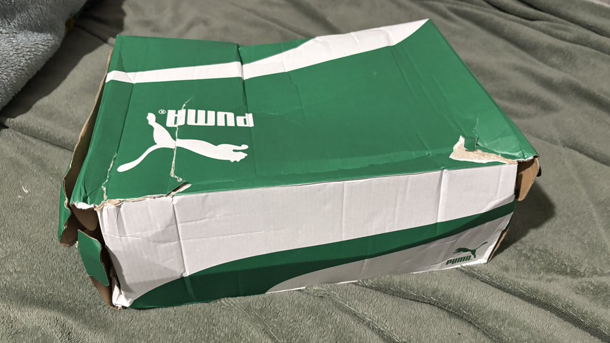 jhoowjo's tweet photo. Primeira vez comprando na @pumabrasil e amei a caixa do meu tênis 😍🥰😭❤️❤️ vintage anos guerra https://t.co/t9MbwIqW4Z