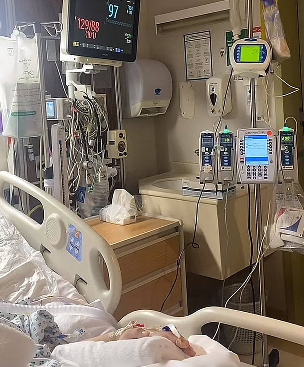 - وما كان الله ليعجزه من شيئ - 
اللهم اشفي من هي اعز من روحي وانثر العافيه في جسدها يياارب استودعتك صحتها وعافيتها يارب لا تختبر صبري فيها يارب ضموا امي بين دعواتكم