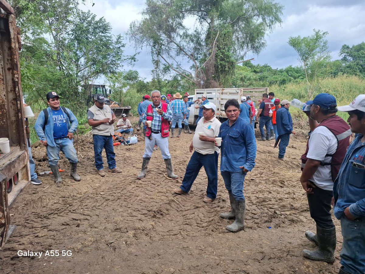 CAEV_Ver's tweet photo. Por instrucciones de la Gobernadora del Estado de Veracruz, Rocío Nahle García, y con el acompañamiento del Director General de la Comisión del Agua del Estado de Veracruz, Luis Fernando Cervantes Cruz, se realizó una visita de trabajo a la ciudad de Poza Rica. https://t.co/WX2YOsMCnt