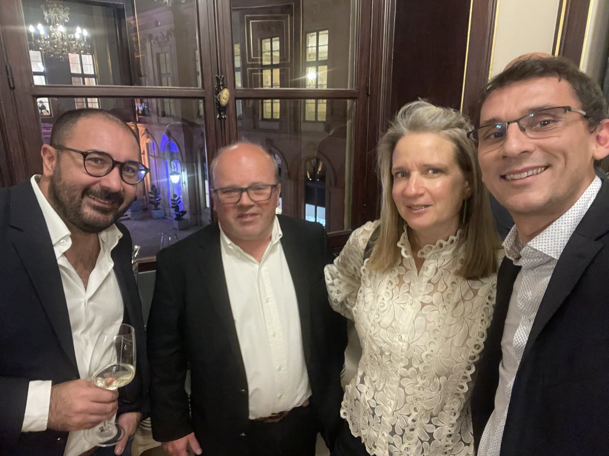 FLareyre's tweet image. Just wrapped up an inspiring @ParisVascular, ending with a beautiful evening at the Évreux hotel. Sharing photos celebrating incredible women in vascular disease, AI, clinical research and more. This is what PVI is all about! 💙🩺✨
#PVI2025 #VascularInsight #WomenInVascular…