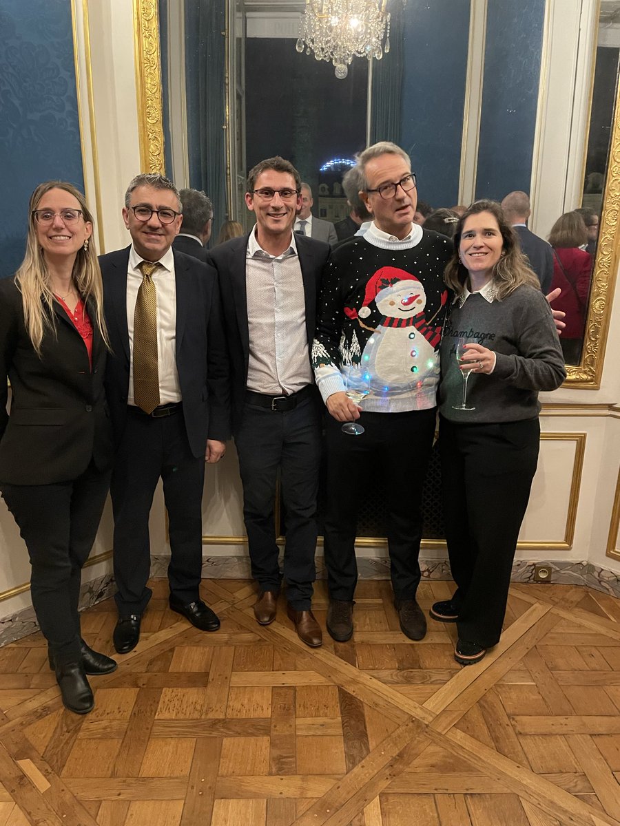 FLareyre's tweet image. Just wrapped up an inspiring @ParisVascular, ending with a beautiful evening at the Évreux hotel. Sharing photos celebrating incredible women in vascular disease, AI, clinical research and more. This is what PVI is all about! 💙🩺✨
#PVI2025 #VascularInsight #WomenInVascular…