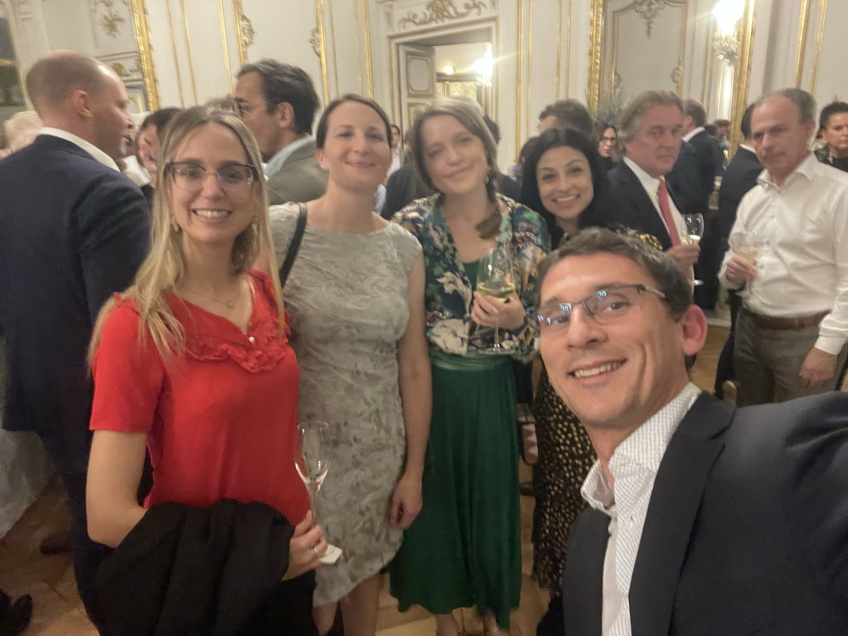 FLareyre's tweet image. Just wrapped up an inspiring @ParisVascular, ending with a beautiful evening at the Évreux hotel. Sharing photos celebrating incredible women in vascular disease, AI, clinical research and more. This is what PVI is all about! 💙🩺✨
#PVI2025 #VascularInsight #WomenInVascular…