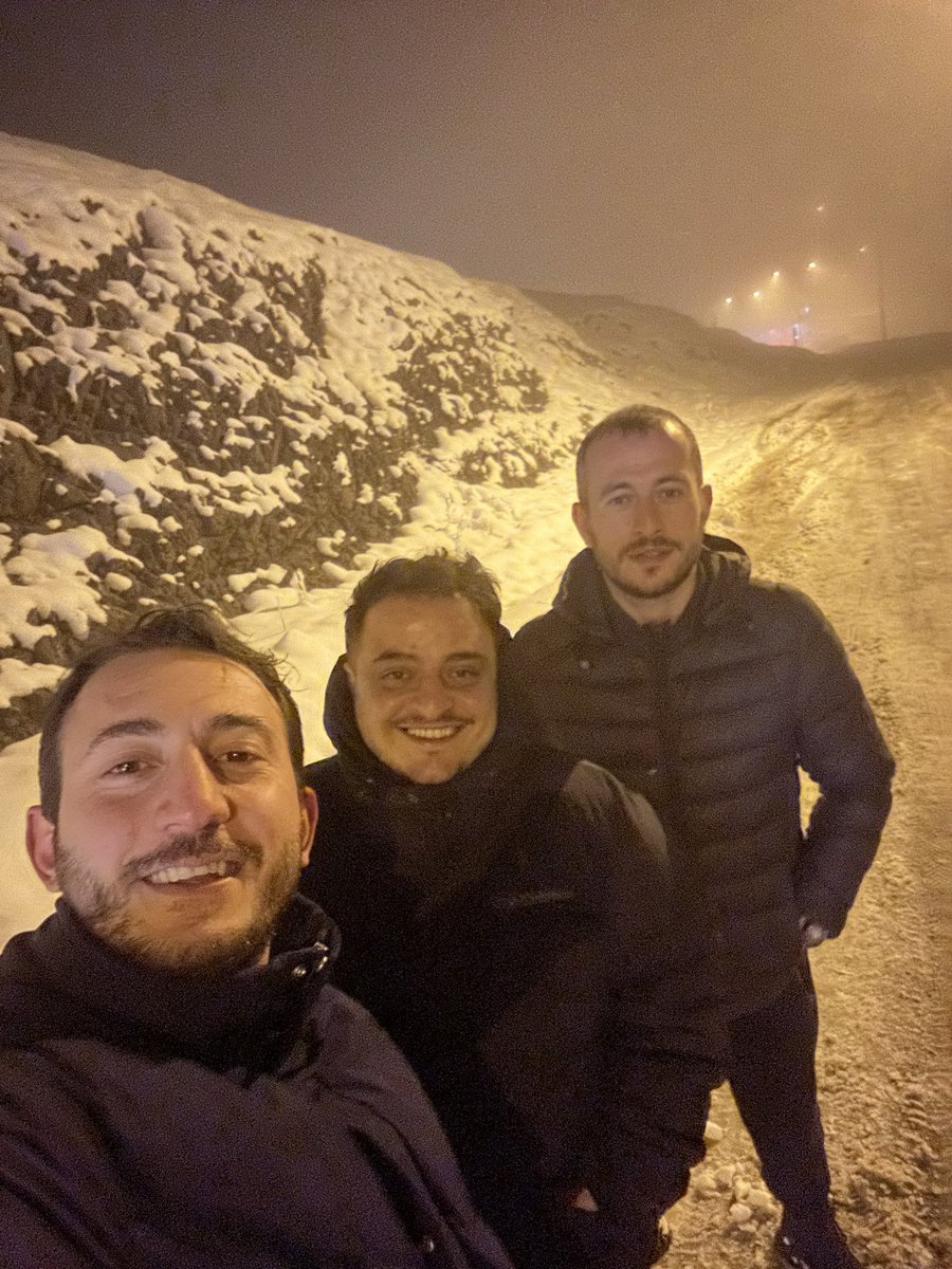 Biz 3 kişiyidik. <a href="/sametemirzeoglu/">Samet Emirzeoğlu</a> <a href="/gncumit/">Ümit Genç</a>  Zigana’dan selamlar