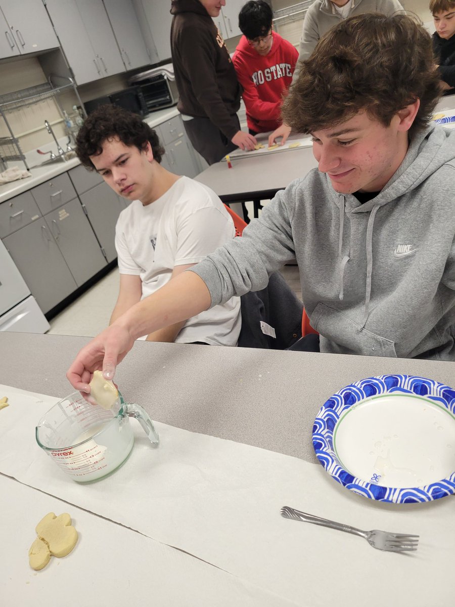 Cookie Day is the BEST day!! So happy that it was only a 2 hour delay instead of a snow day so we could decorate our cookies!! #HolidayTreats      #CookingClass #SoGood #AHSisFamily