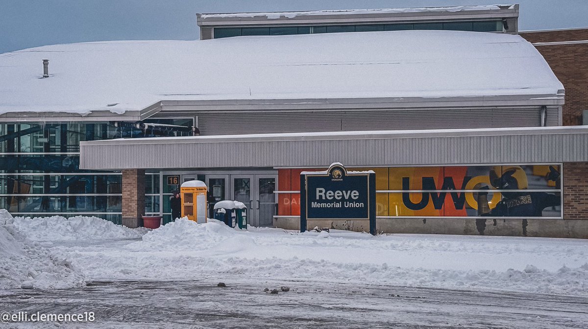 UWOFootball's tweet image. Winter dressed the campus up just in time for graduation. ❄️🎓 

#GoldStandard | #O2HVE6AS