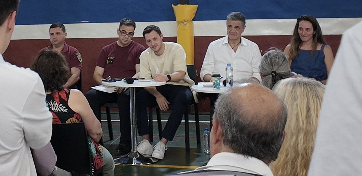 agustinrponti's tweet image. Cerramos la semana junto al Jefe de Gobierno, @jorgemacri , dialogando con vecinos del barrio de Agronomía. Seguimos trabajando cerca de cada comunidad, escuchando y construyendo la Ciudad que queremos.
