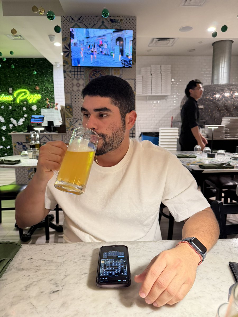 Soy yo en lo que mas me gusta, una rica y suculenta proteína 😏