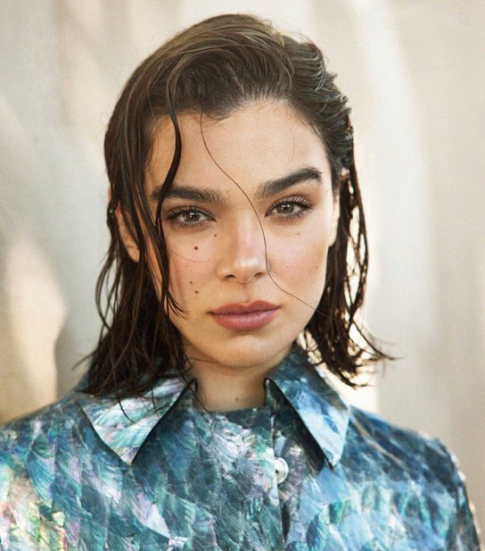 cosmic_marvel's tweet image. Hailee Steinfeld is pregnant with her first child.