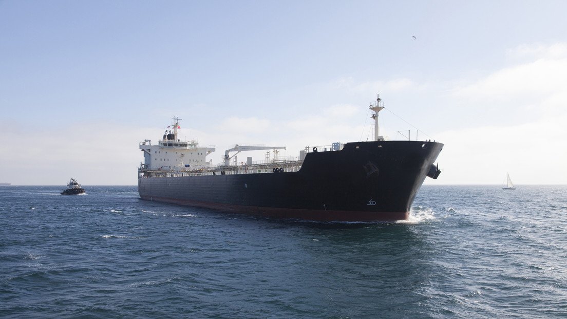 ActualidadRT's tweet photo. ❗️❗️Irán incauta un petrolero en el golfo de Omán

https://t.co/JIA4ln8Lkz

La prensa estatal señala que transportaba seis millones de litros de diésel de contrabando. https://t.co/ZK0DaPV8DJ