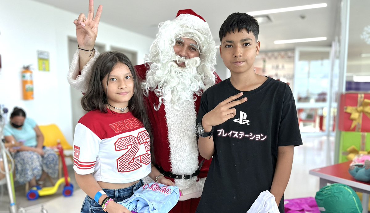 Alcaldiafblanca's tweet photo. ¡La magia decembrina sigue llegando a las aulas hospitalarias!

La gestora social @nsanchezsilva y el equipo de la Secretaría de Educación llevaron alegría, regalos y mucha diversión a cerca de 84 niños, niñas y adolescentes de la @fcvcolombia. https://t.co/DOT4gccXLv