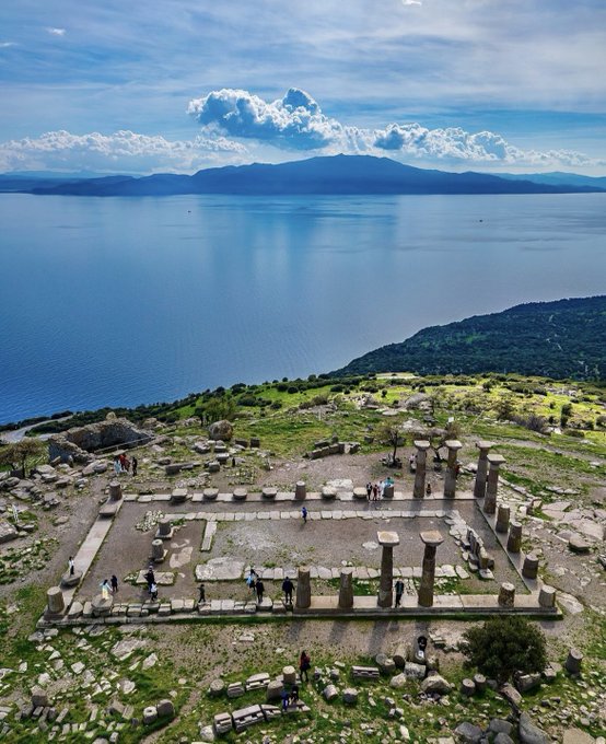 2.500 yıllık “Assos Athena Tapınağı”. 

🏛️Ayvacık, Çanakkale.