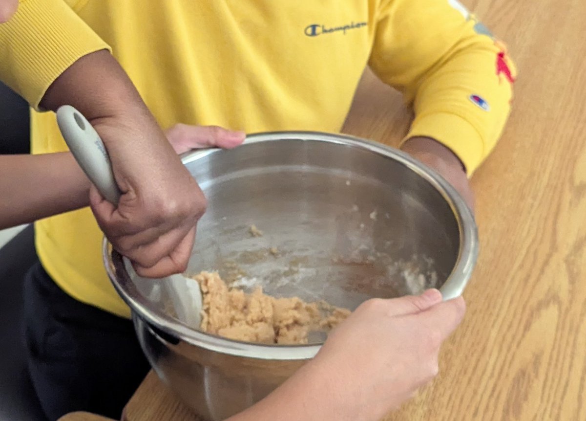 MrsMorgado1's tweet image. Baking #christmas cookies today to review concepts in #math and celebrate our Teacher Candidate from York University last day. #dpmath