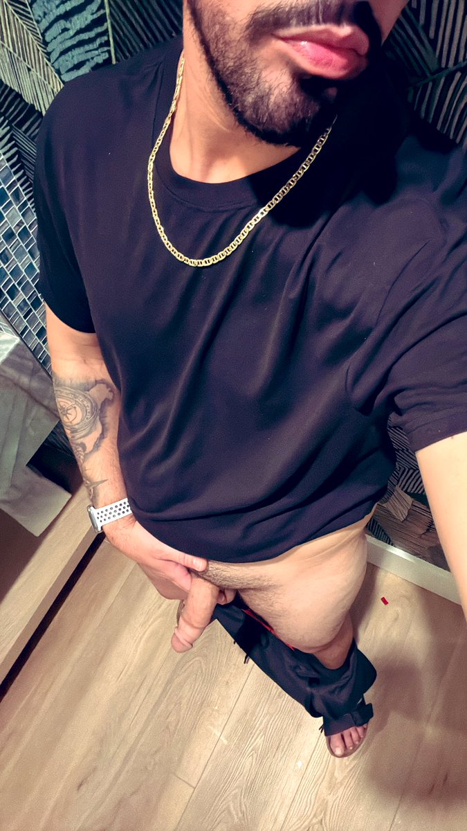 ur_zaddy09's tweet photo. Would you get on your knees for this!? 

#gay #single #fwm  #funkyfriday https://t.co/sdcbtKQ5gZ