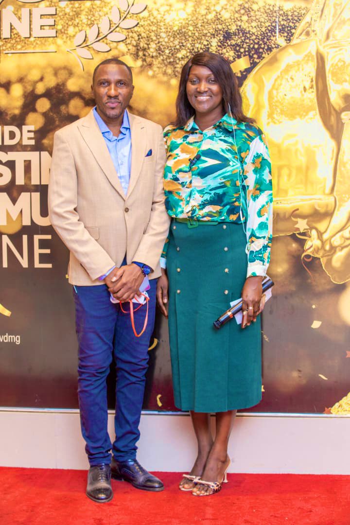 lauramisbao's tweet photo. Quoi de mieux que de poser avec les grandes stars du pays aux Victoires de la Musique Guinéenne ? Mon photographe est un 10/10 ! Contactez-moi pour toute demande.
#Laura
#VDMGacte7
#HotelRadisson
Les maîtres de cérémonies en tenues traditionnelles guinéennes ´Leppi ´ https://t.co/Tdr1PchNoi