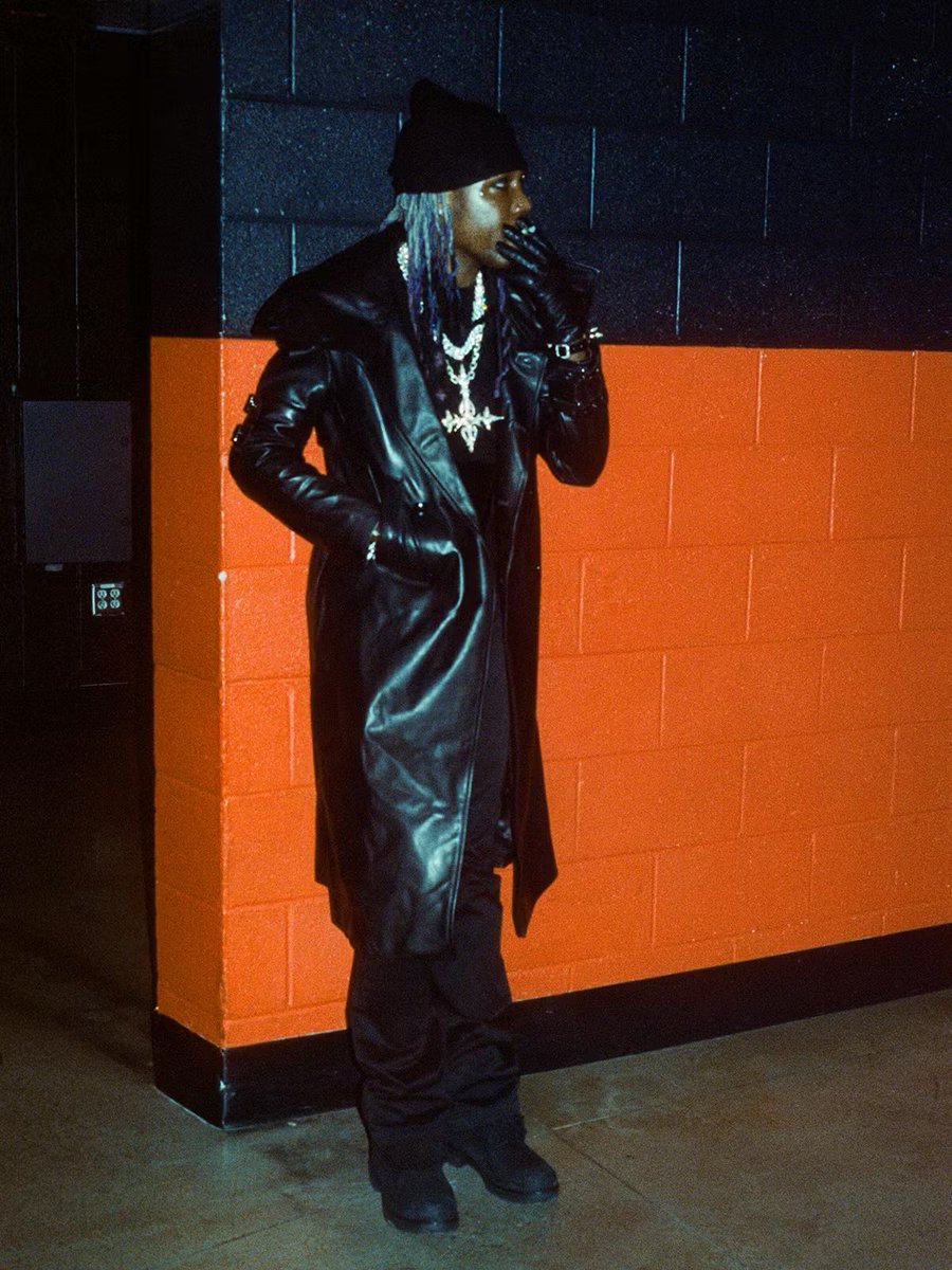 DBL0ARCHIVE's tweet image. Destroy Lonely says that ‘Drop Dead Gorgeous’ will have some of his most experimental music yet 👀

“With Drop Dead Gorgeous, I feel like I'm making music I've never made before. There are so many different textures and colors I'm trying to play with. I feel like I could rap or…