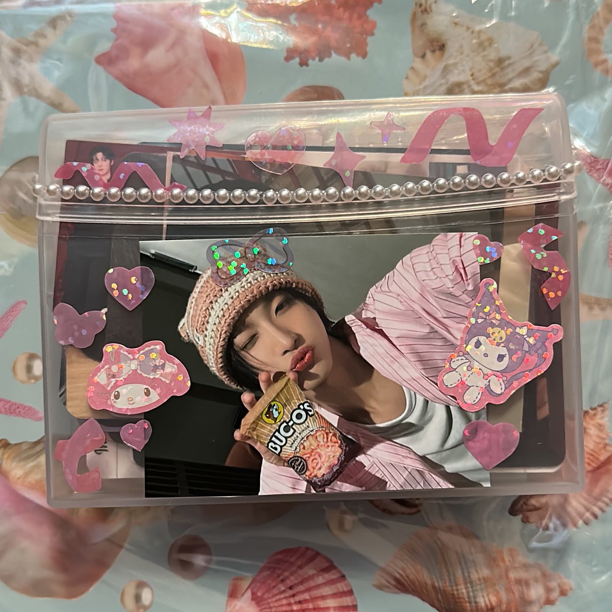 beebanjo9's tweet photo. I got bored so I decorated my gum case https://t.co/BjdtwM2iMN